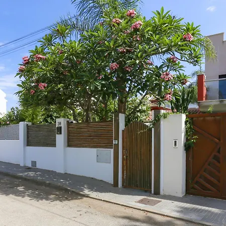 Casa Con Terraza Cerca De La Playa Dom wakacyjny *